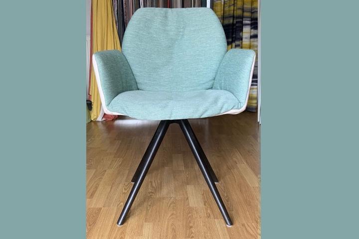 1 eetkamerstoel NU, Ophalen, Overige kleuren, Zo goed als nieuw, Stof