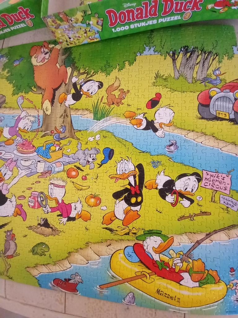 Donald Duck Puzzel 1000 Stukjes - Picknickperikelen, Ophalen of Verzenden, Meer dan 50 stukjes, Zo goed als nieuw, 6 jaar of ouder