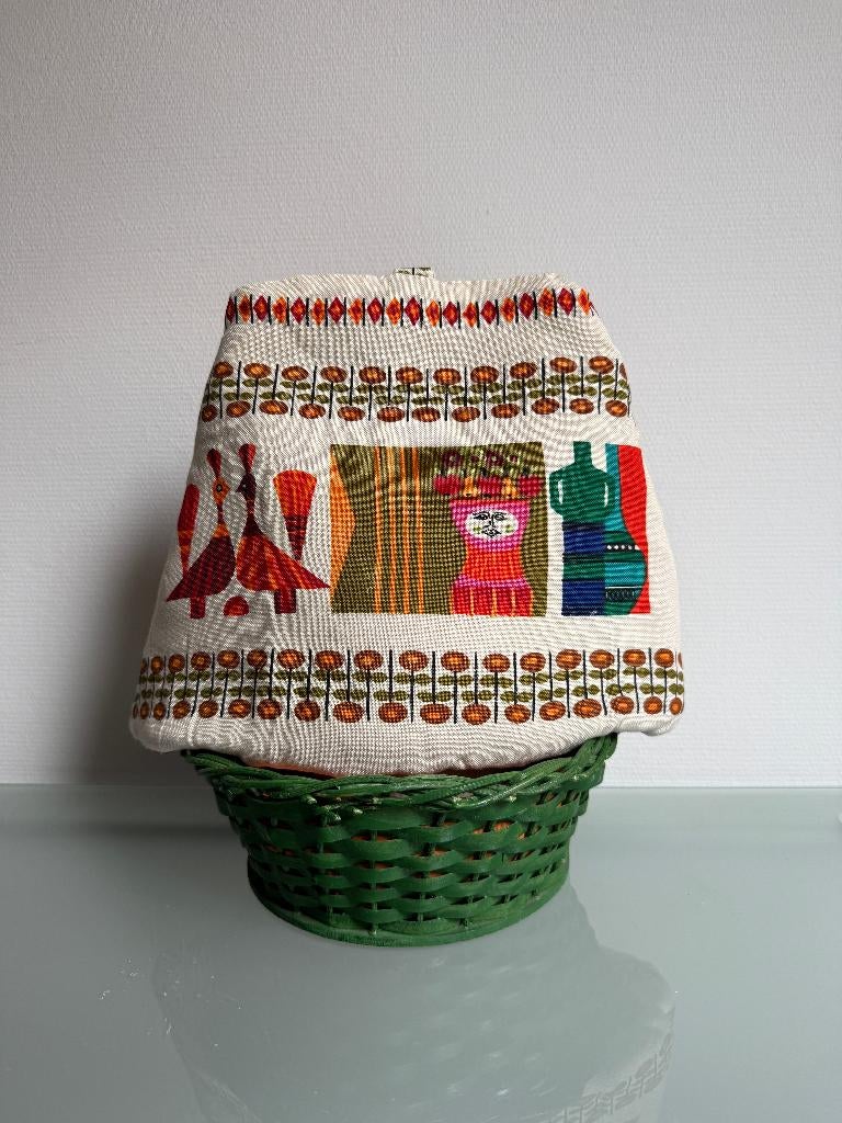 Vintage theemust theewarmer met mandje jaren 60/70, Overige typen, Ophalen of Verzenden, Gebruikt, Meerkleurig