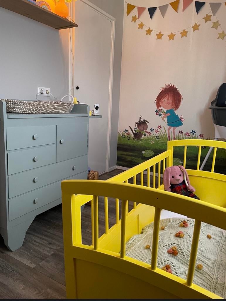 Vintage Geel Ledikant - Charmant en Uniek, Kinderen en Baby's, Babywiegjes en Ledikanten, Ophalen of Verzenden, Gebruikt, Ledikant