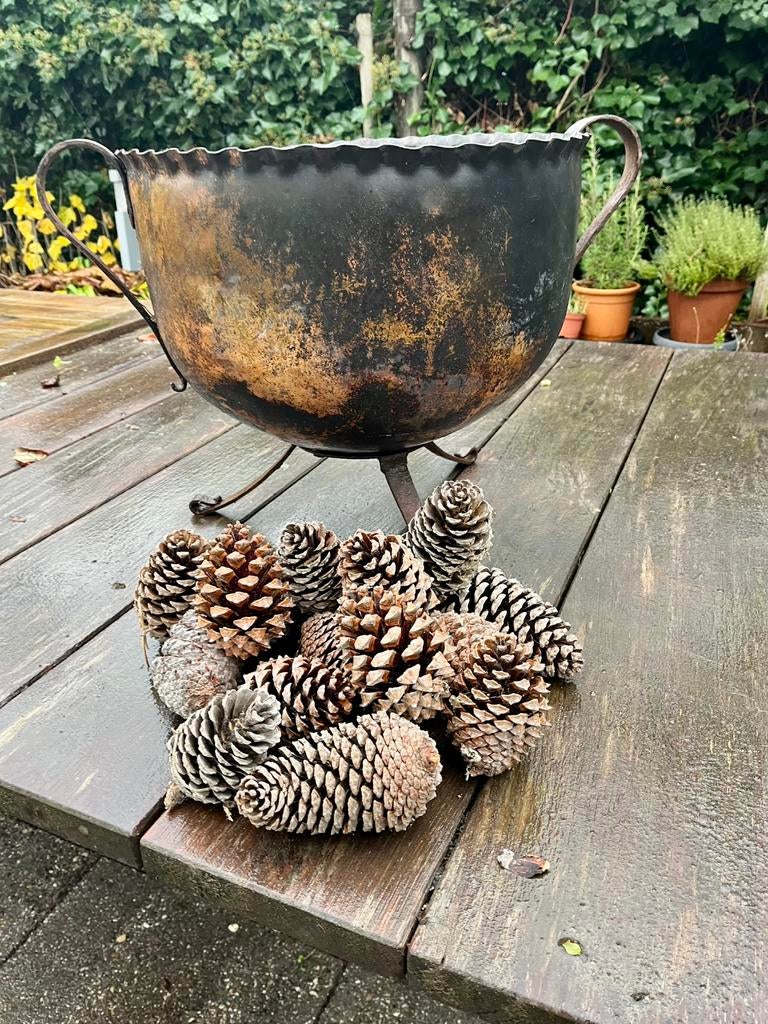 Grote koperen pot, Ophalen, Gebruikt, Rond, Hout