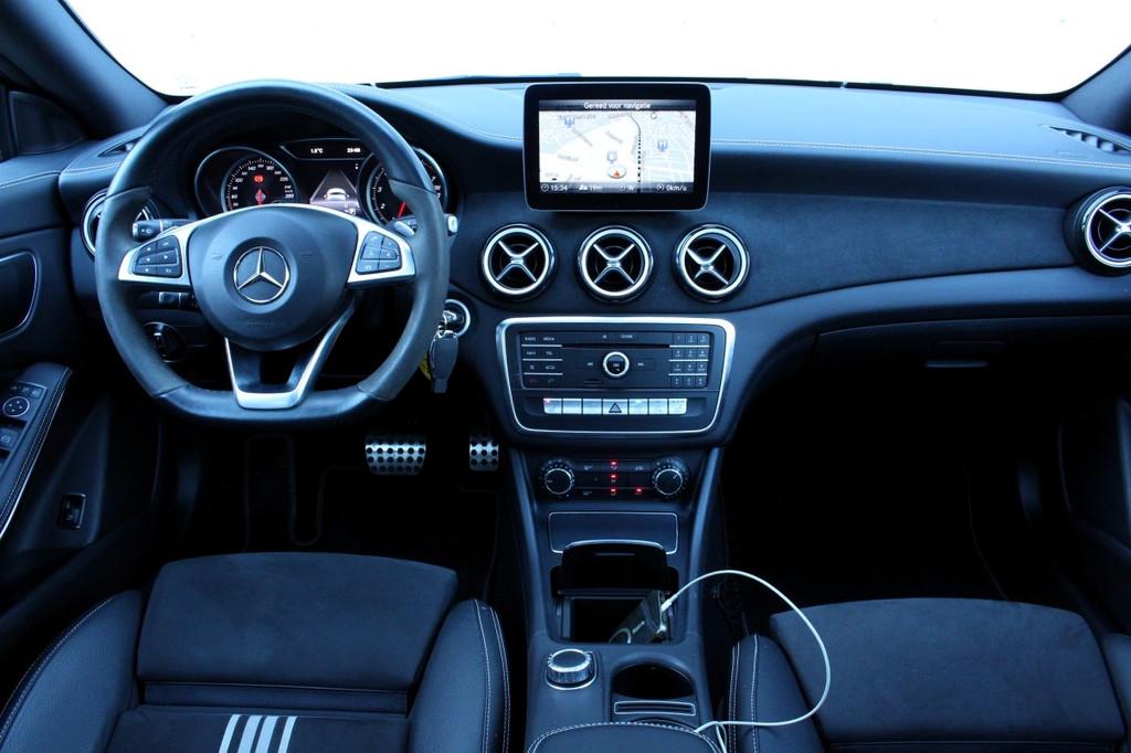 Mercedes-Benz CLA-Klasse 200 AMG AUT 1eEIG! PANO LEDER NAV C, Gebruikt, Zwart, Bedrijf, 19 km/l
