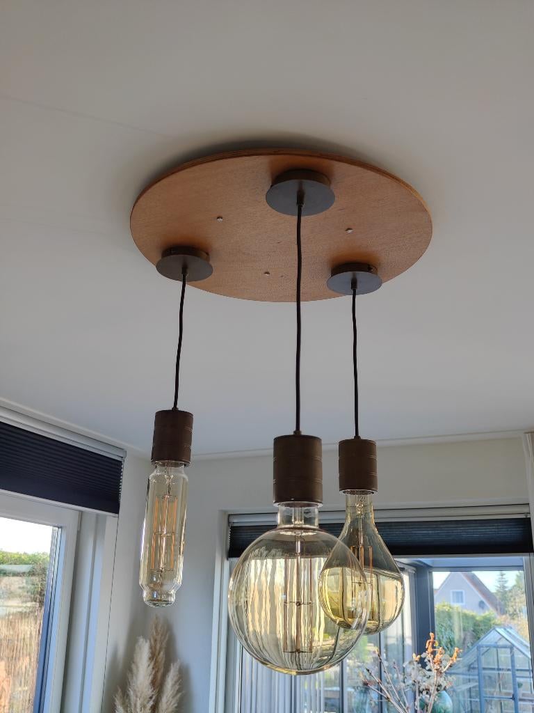 Stevige mango houten ronde  tafel 150 met bijpassende lamp, Ophalen, Gebruikt, Rond, Vijf personen of meer