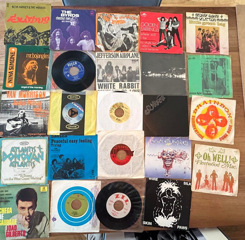 Partij singles. Dylan, Wire, Maiden, Stones, Earring. Marley, Ophalen of Verzenden, Zo goed als nieuw, Pop