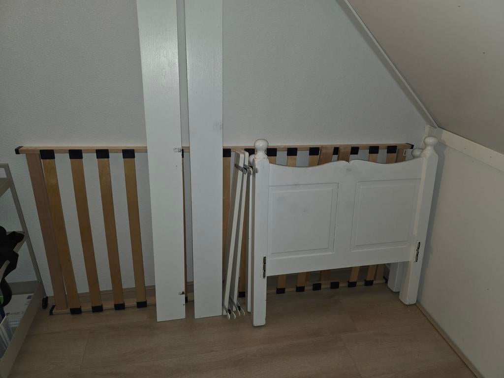 Eenpersoonsbed met lattenbodem inclusief matras, Ophalen