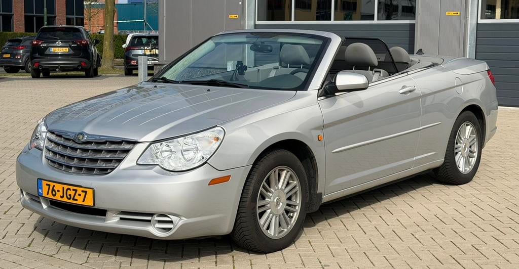 CHRYSLER SEBRING CABRIO 2.7 V6 186PK NIEUWSTAAT CABRIO‼️, Auto's, Chrysler, Automaat, Stof, Zwart, 186 pk
