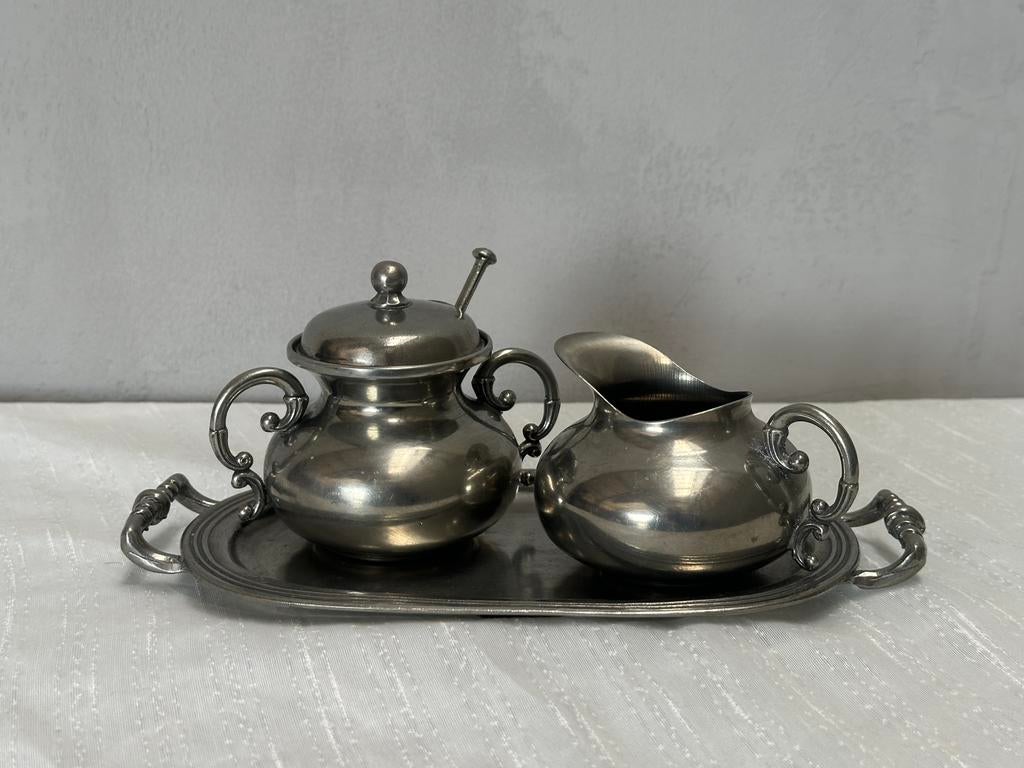 Tinnen suikerpot en melkannetje op dienblad, Ophalen of Verzenden