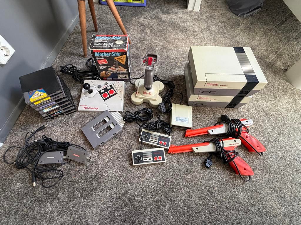 Nintendo NES 8bit met 8 spellen, waaronder Mario en Duckhunt, Ophalen of Verzenden, Gebruikt, Met 2 controllers, Met games