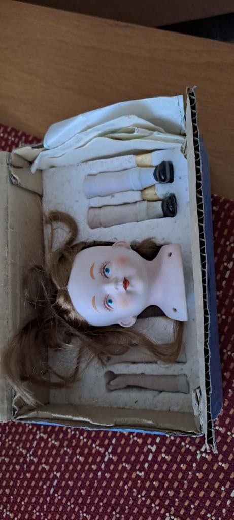 Porselein hoofd en arm en benen, Antiek en Kunst, Curiosa en Brocante, Ophalen of Verzenden