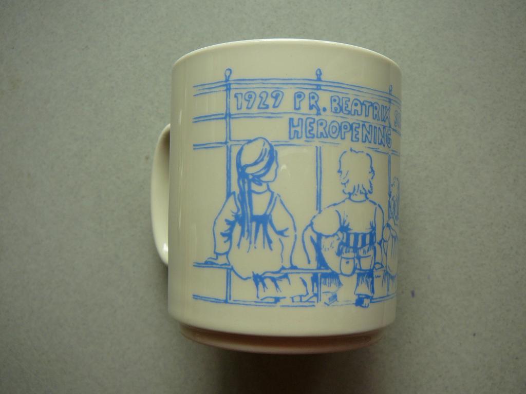 mok heropening prinses Beatrix school 1929-1979, Ophalen of Verzenden, Overige stijlen, Kop(pen) en/of Schotel(s)