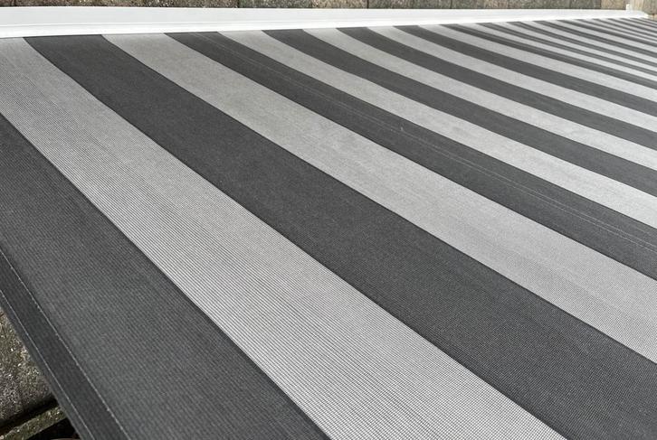 Elektrische Knikarm Zonnescherm 5:00 m breed x 2:50 m uitval, Tuin en Terras, Zonneschermen, Zo goed als nieuw, Knikarmscherm