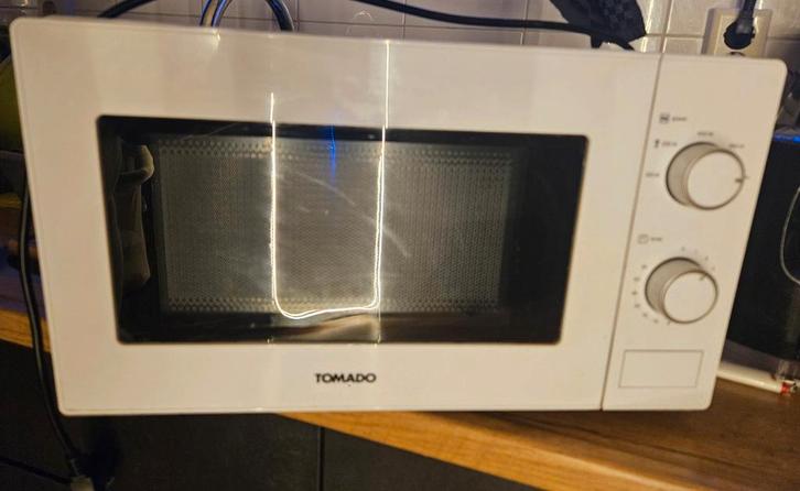 Tomado Magnetron - Wit, Witgoed en Apparatuur, Magnetrons, Gebruikt, Vrijstaand, Magnetron, 45 tot 60 cm, Draaiplateau, Ophalen