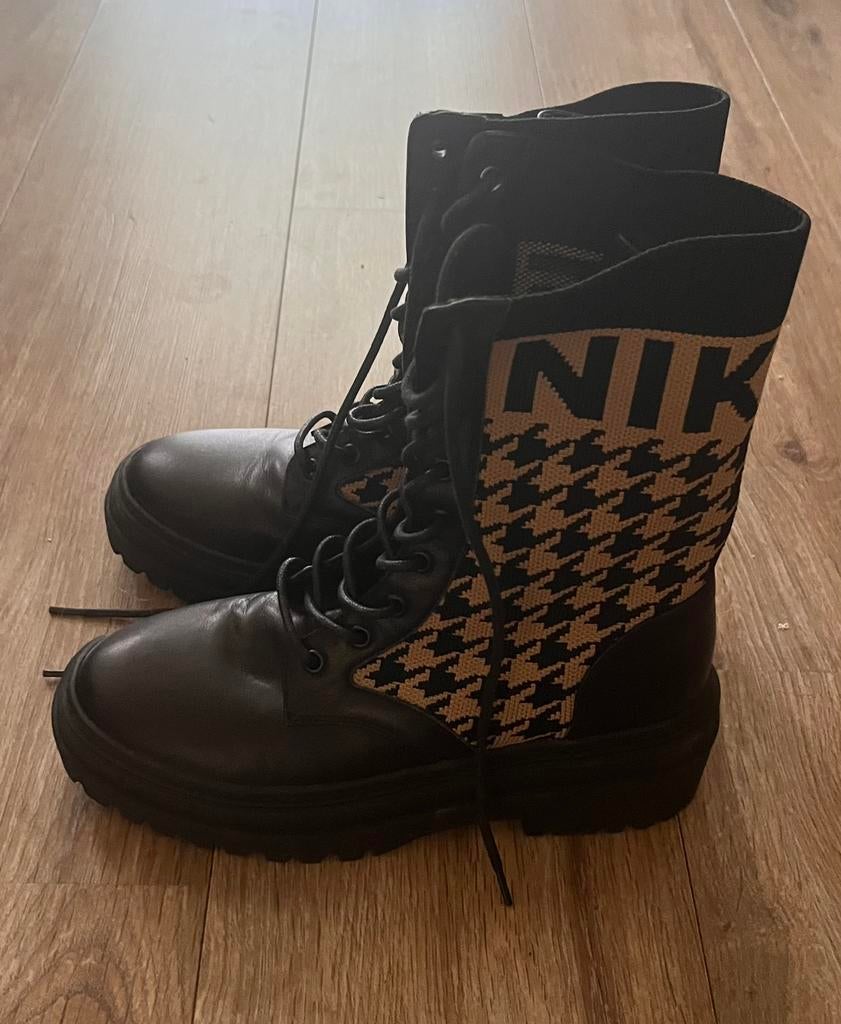 NIKKIE boots maat 37, Kleding | Dames, Ophalen of Verzenden, Zo goed als nieuw, Zwart