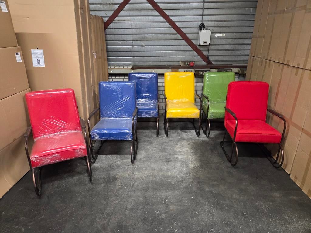 6 stoelen in verschillende kleuren (€25 per stoel), Ophalen, Overige kleuren, Nieuw, 70s industrieel