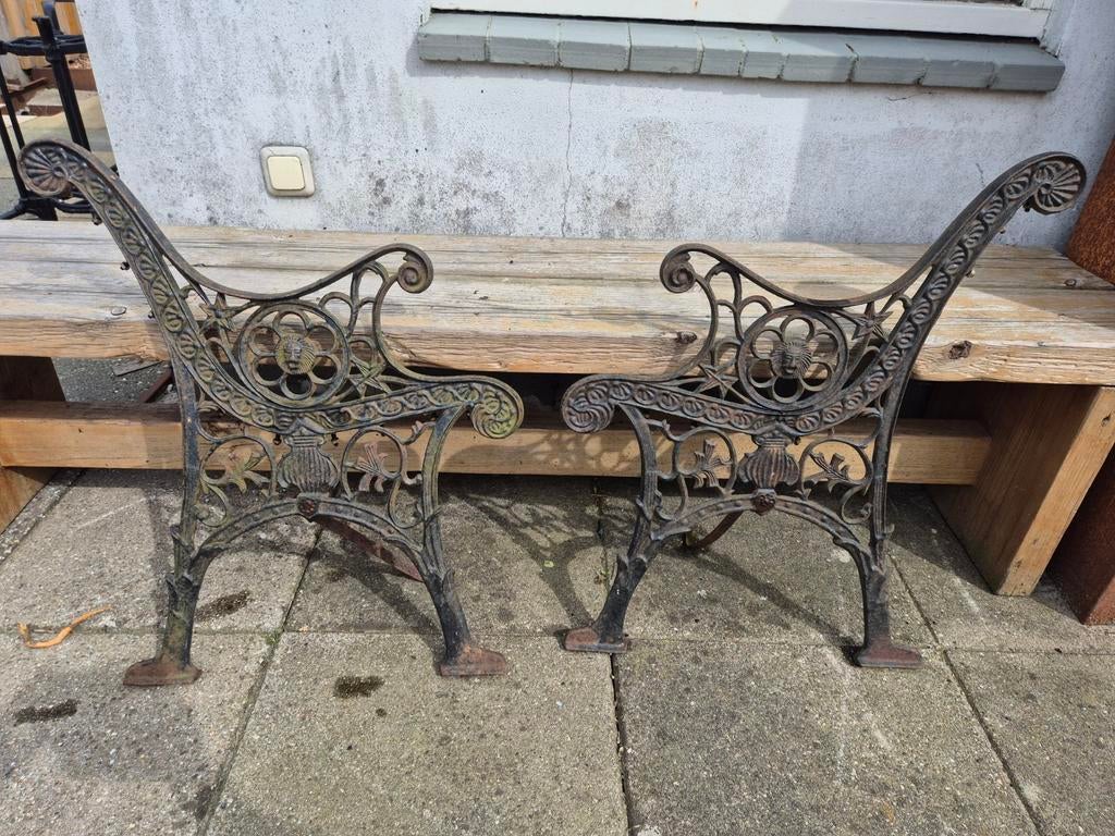 Antieke gietijzeren bankpoten - set van 2, Ophalen