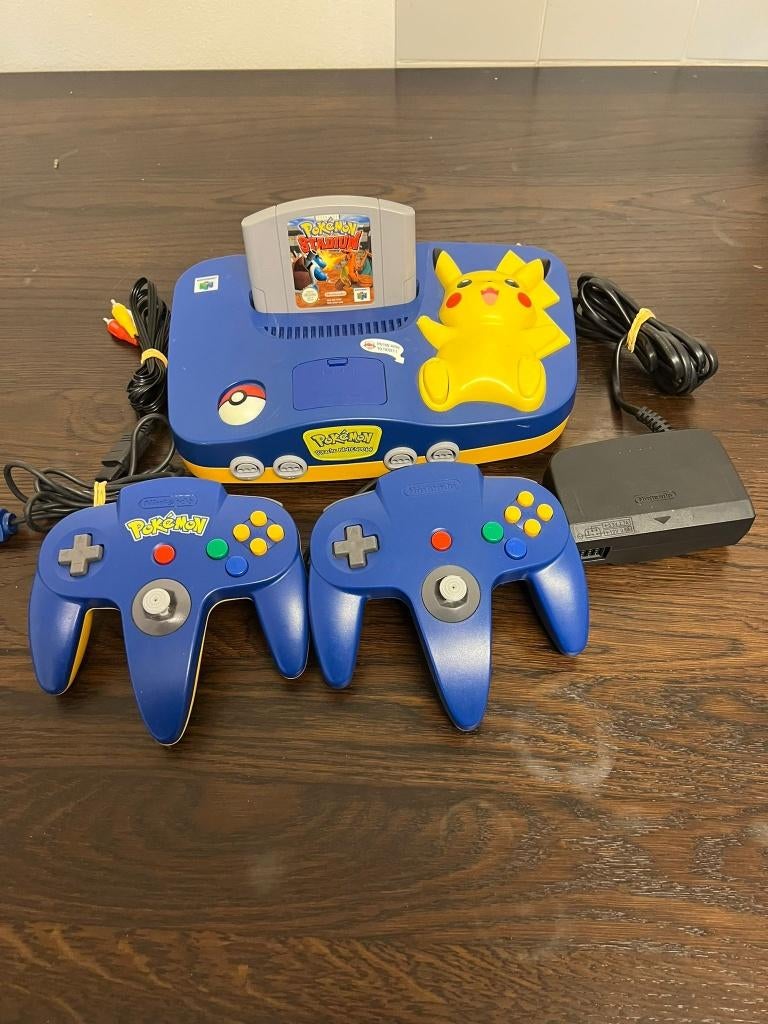 nintendo 64 pikachu editie, Ophalen of Verzenden, Zo goed als nieuw, Met 2 controllers, Met games