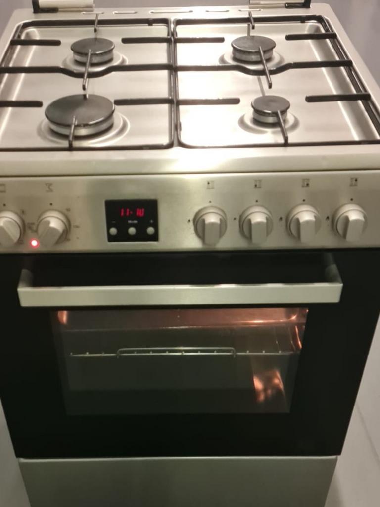 etna gasfornuis 2 jaar oud heel weinig gebruikt., Witgoed en Apparatuur, Fornuizen, Zo goed als nieuw, Vrijstaand, Gas, 4 kookzones
