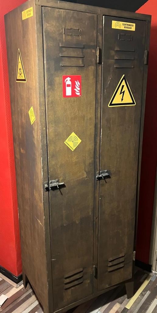 INDUSTRIËLE LOCKER /KLEDINGKAST, Huis en Inrichting, Ophalen