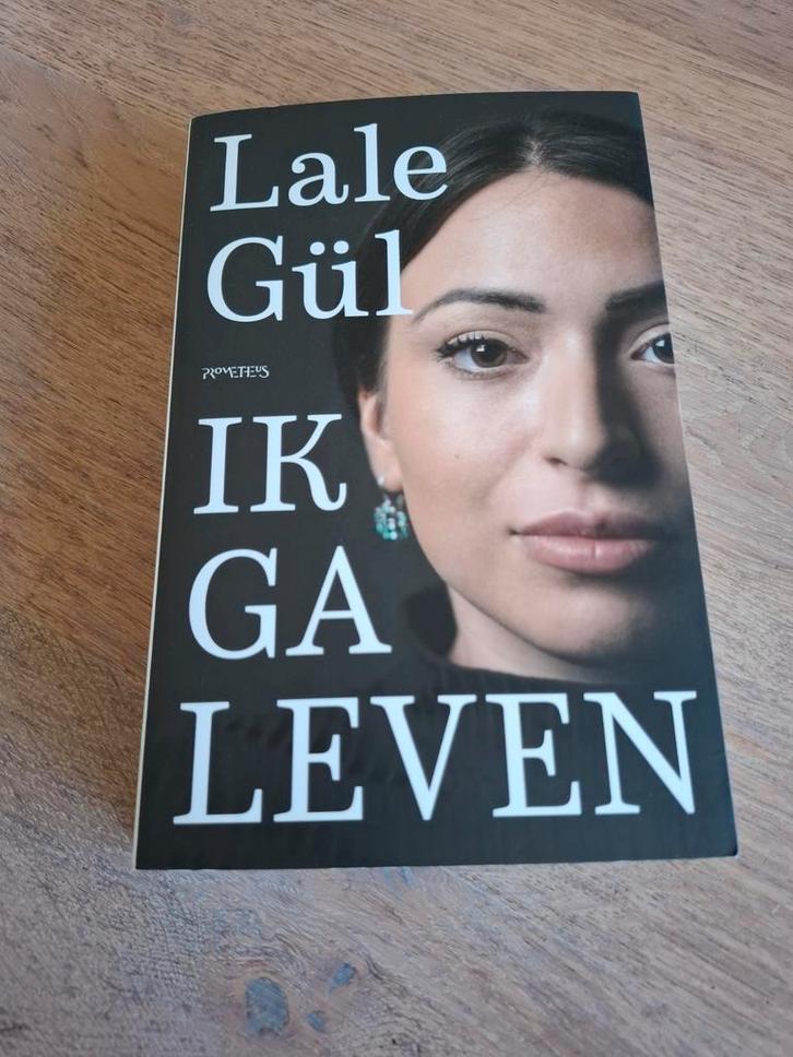 Lale Gül - Ik ga leven, Boeken, Romans, Zo goed als nieuw, Nederland, Ophalen of Verzenden