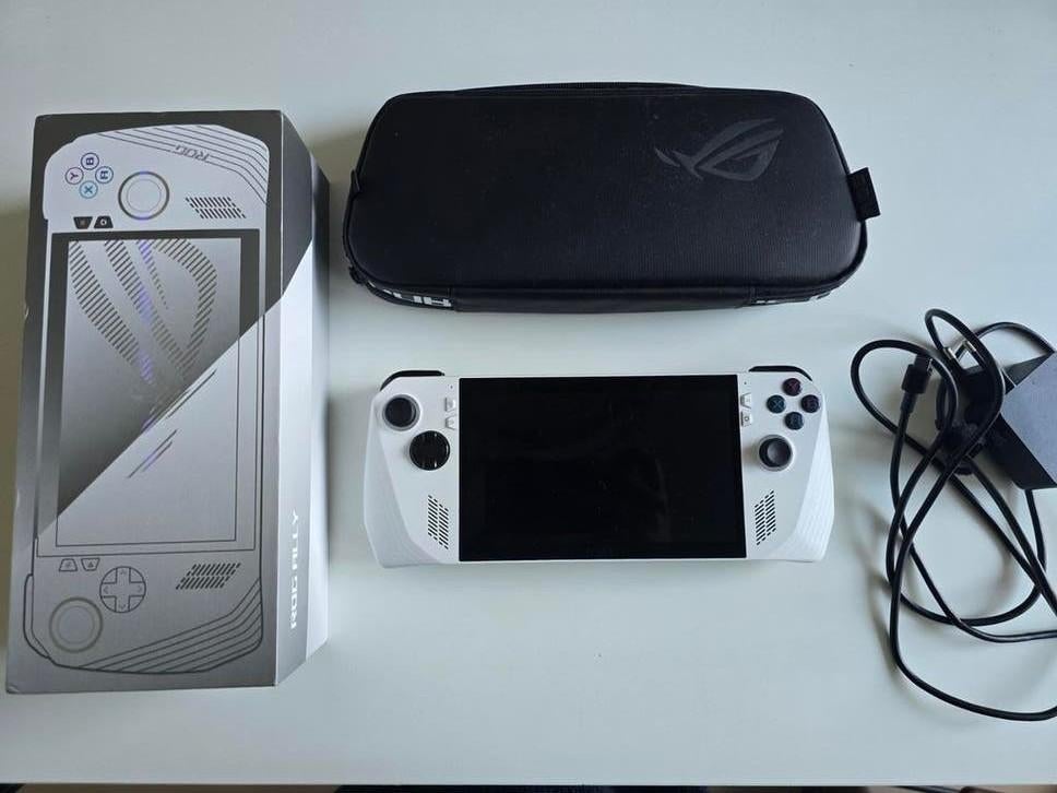 Asus ROG Ally Z1 Extreme + officiële case, Spelcomputers en Games, Spelcomputers | Overige, Zo goed als nieuw, ASUS, Ophalen of Verzenden