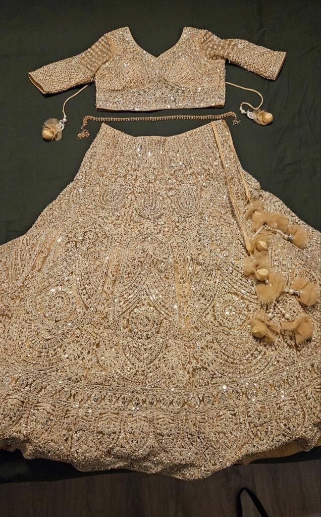 Gouden bruids lehenga 4 delig NIEUW, Maat 38/40 (M), Overige typen, Beige, Nieuw