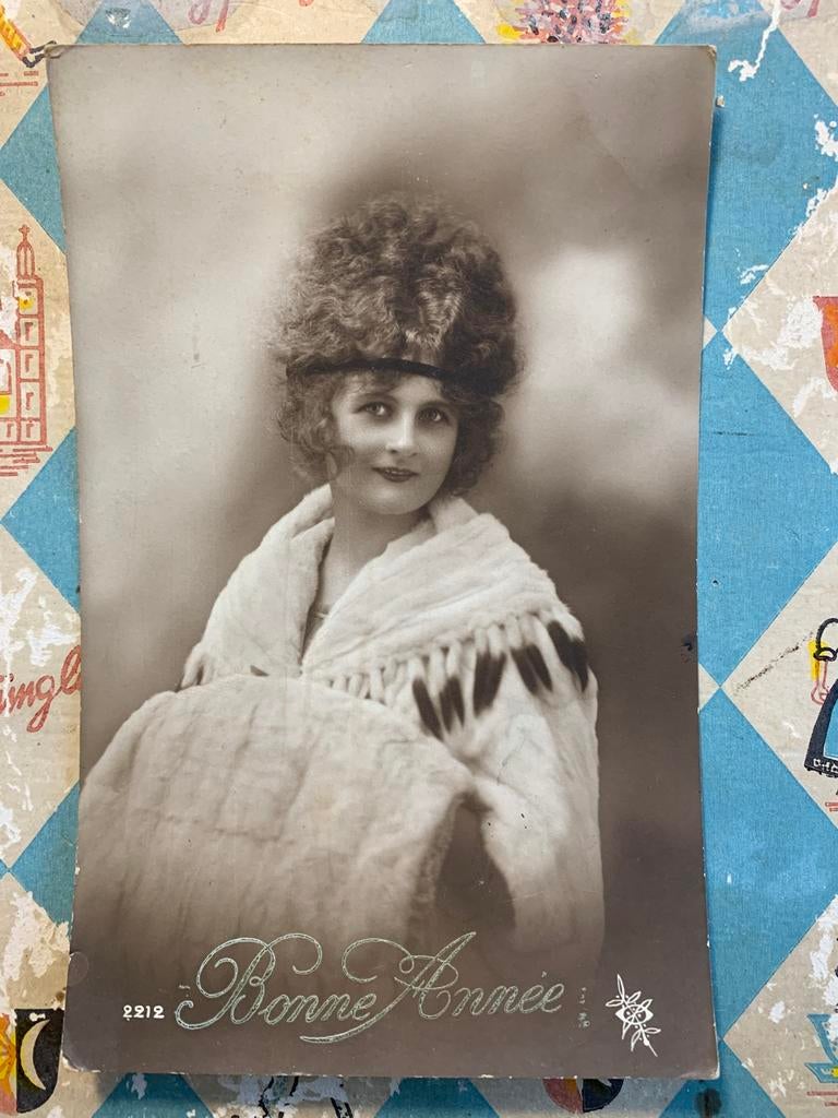 28-12-1920 Bonne Année - dame in bontjas (PP), Ophalen of Verzenden, 1920 tot 1940, Gelopen, Feest(dag)