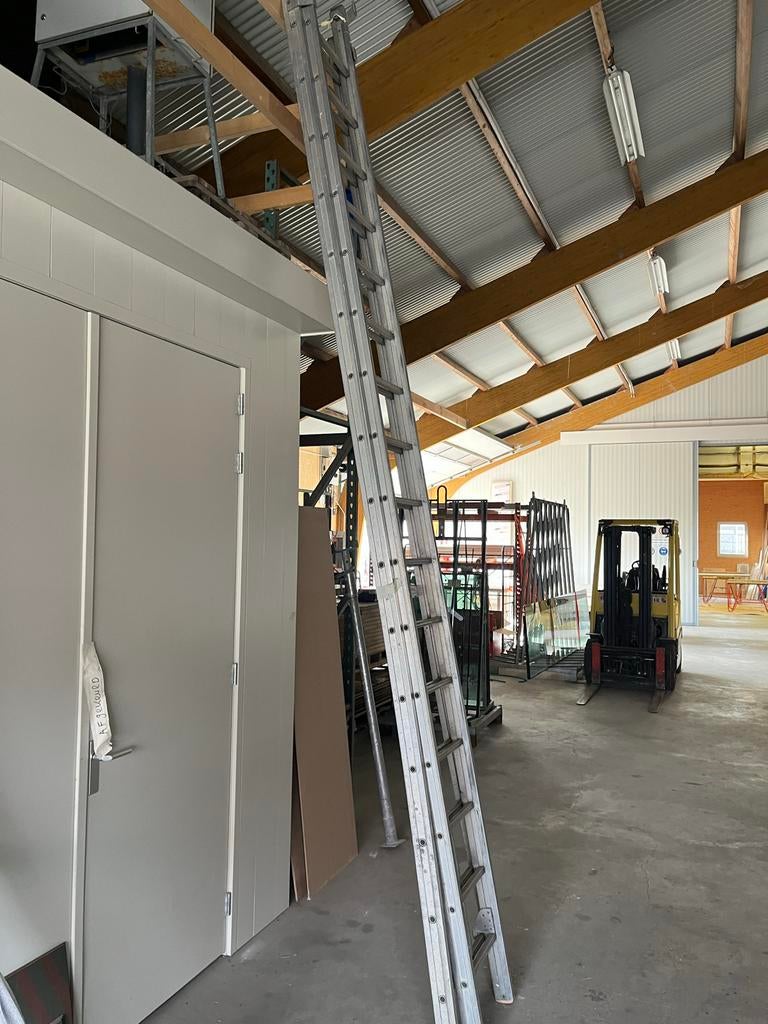 Aluminium 2-delige ladder - 8 meter uitgeschoven, Ophalen, Gebruikt, Ladder, Opvouwbaar of Inschuifbaar