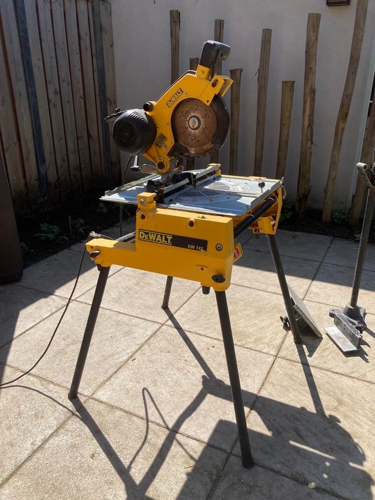 DeWALT DW742 2-in-1 zaagtafel afkortzaag met toebehoren, Ophalen, Gebruikt, Afkortzaag, 30 tot 70 mm