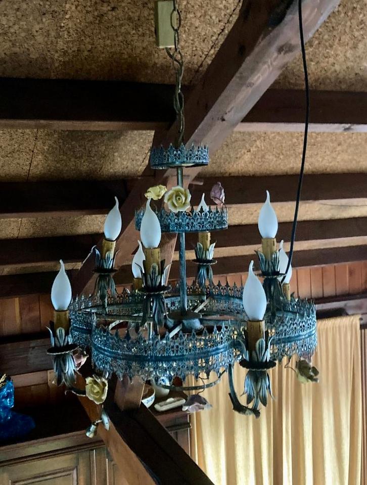 Vintage Kroonluchter met Porseleinen Roosjes, Huis en Inrichting, Lampen | Kroonluchters, Gebruikt, Metaal, Overige materialen