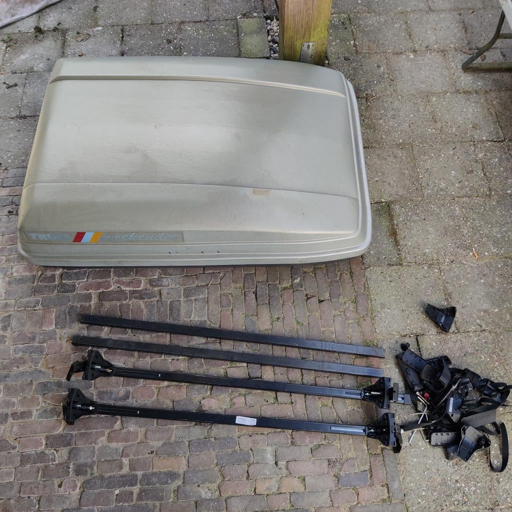 Dakkoffer Thule Weekender met dakdragers, Ophalen