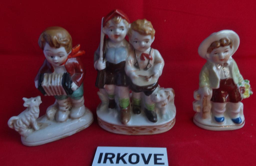8 OUDE KLEINE BEELDJES * PORSELEIN * Divers *, Verzenden