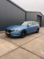 Volvo V60 D6 215pk Plug-in Hybrid 2015 Blauw R-Design, Auto's, Volvo, Automaat, 1800 kg, Zwart, Blauw