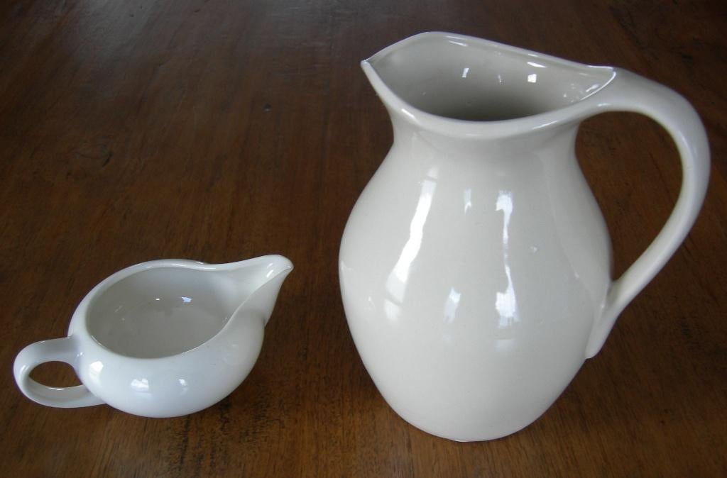 Set Melkschenkkan en Voorraadkan. Kleur gebroken wit., Antiek en Kunst, Ophalen of Verzenden