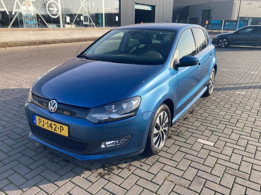 Volkswagen Polo 1.0 TSI 95PK 5D Bluemotion 2017 Blauw, Auto's, Volkswagen, Voorwielaandrijving, Stof, 40 €/maand, 95 pk