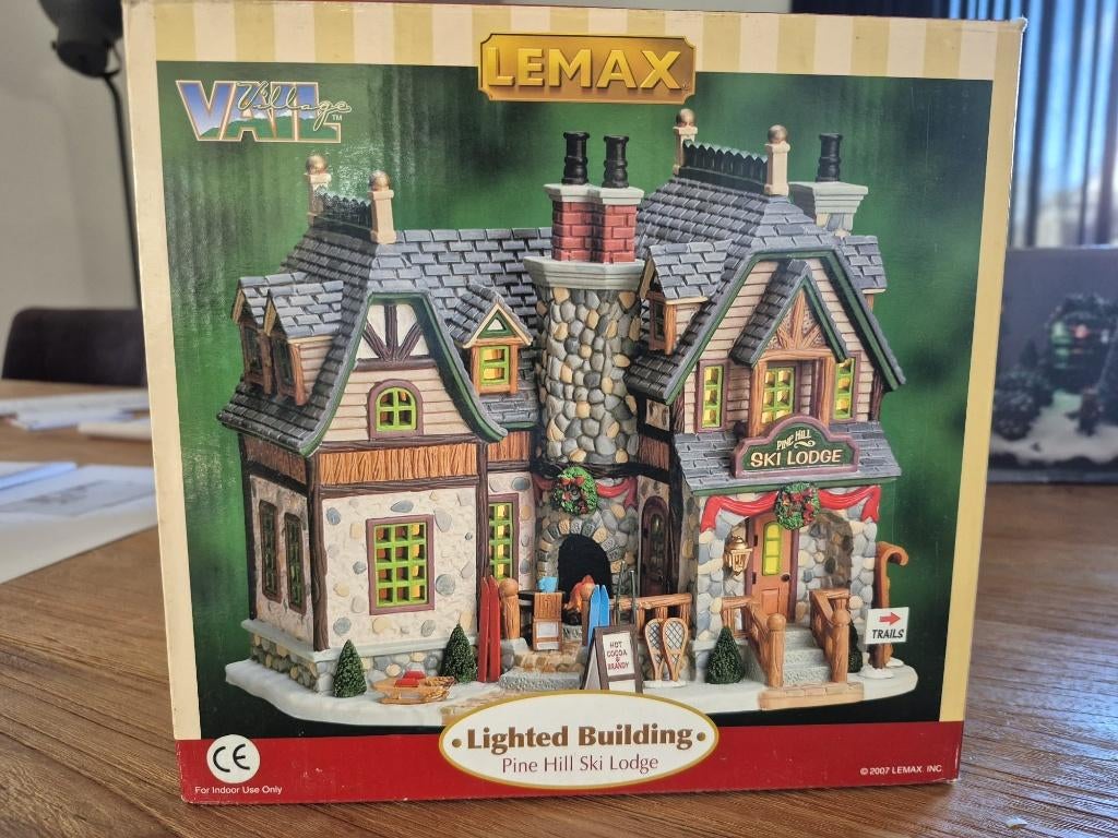 LEMAX ski lodge, Diversen, Kerst, Ophalen of Verzenden, Zo goed als nieuw