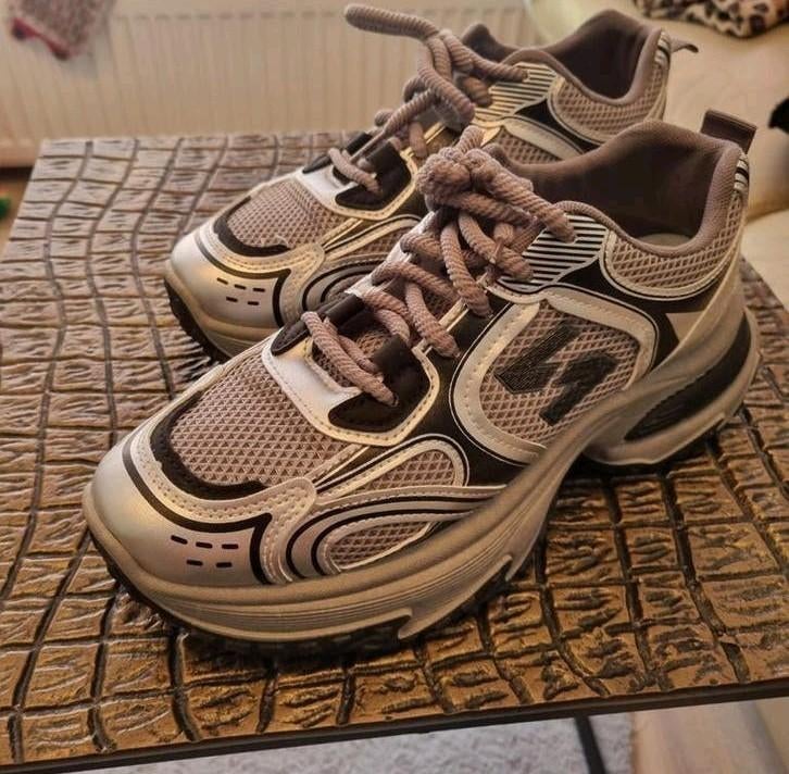 Nette sneakers maat 39.5, Kleding | Dames, Ophalen, Grijs, Gedragen, Sneakers of Gympen