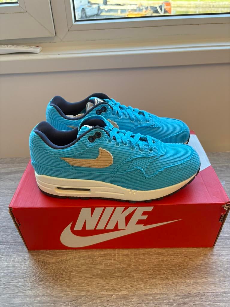 Nike Air Max 1 Corduroy Baltic Blue | EU 39, Blauw, Nieuw, Ophalen of Verzenden, Sneakers of Gympen