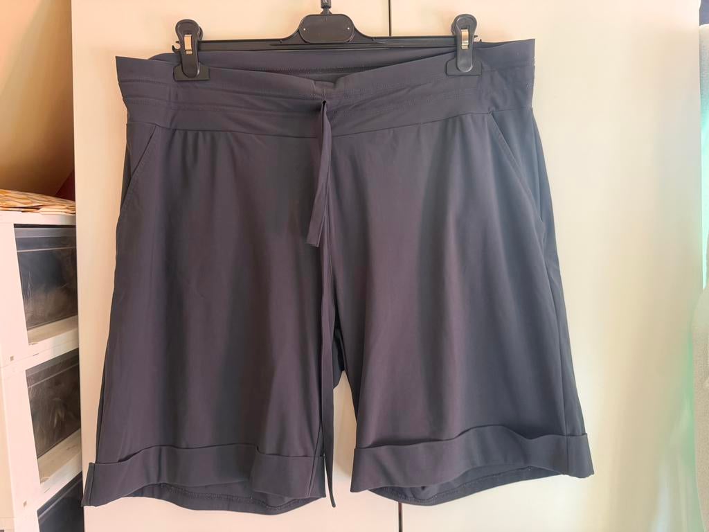 Studio anneloes korte broek grijs maat xl, Kleding | Dames, Kort, Maat 46/48 (XL) of groter, Ophalen of Verzenden, Zo goed als nieuw