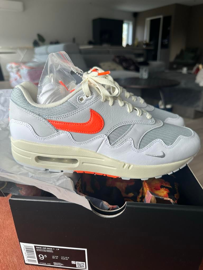 Nike Air Max 1 Patta Waves White & Hyper Crimson 43 +armband, Wit, Nieuw, Ophalen of Verzenden, Sneakers of Gympen