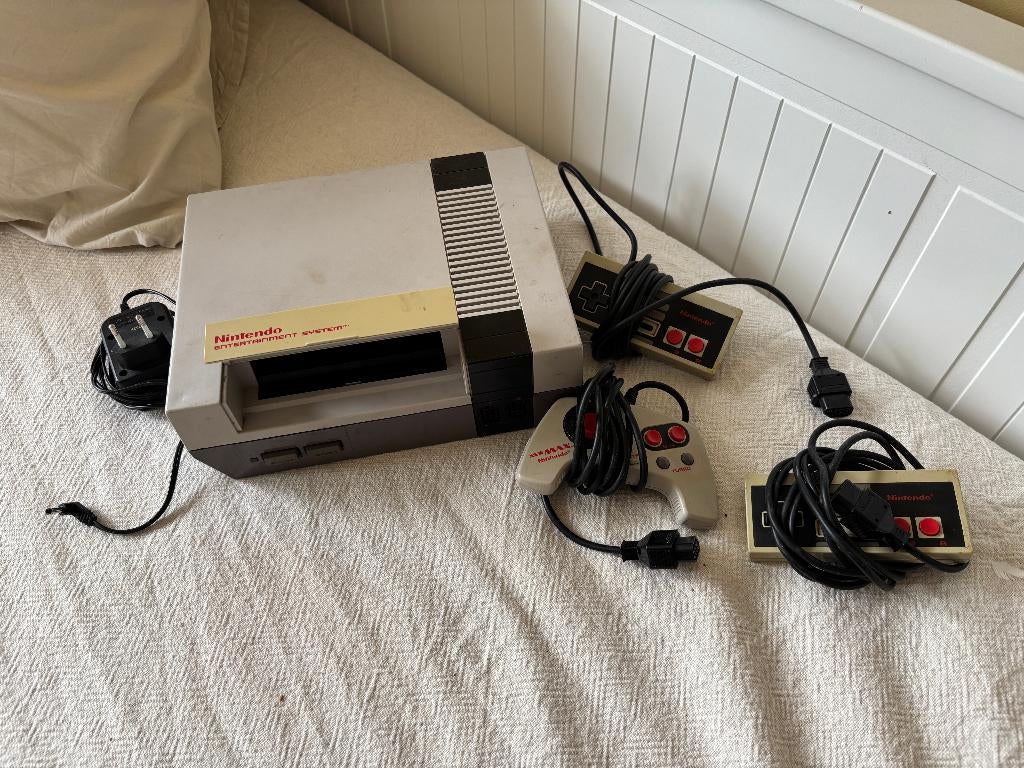 Nintendo Console met spellen, Ophalen, Gebruikt, Met 3 controllers of meer, Met games