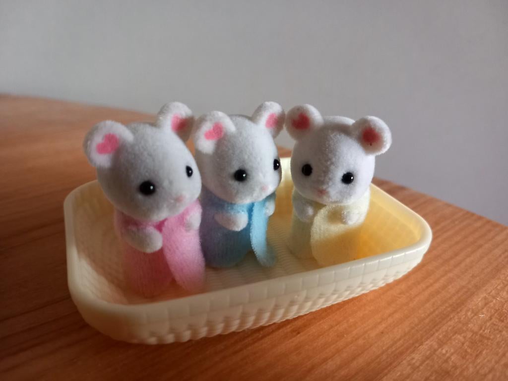 Sylvanian families mini-muisjes/drieling compleet, Ophalen of Verzenden, Zo goed als nieuw