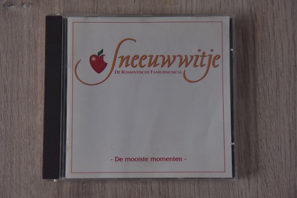 STUDIO 100 - SNEEUWWITJE DE ROMANTISCHE FAMILIEMUSICAL, Cd's en Dvd's, Verzenden, Zo goed als nieuw, Boxset