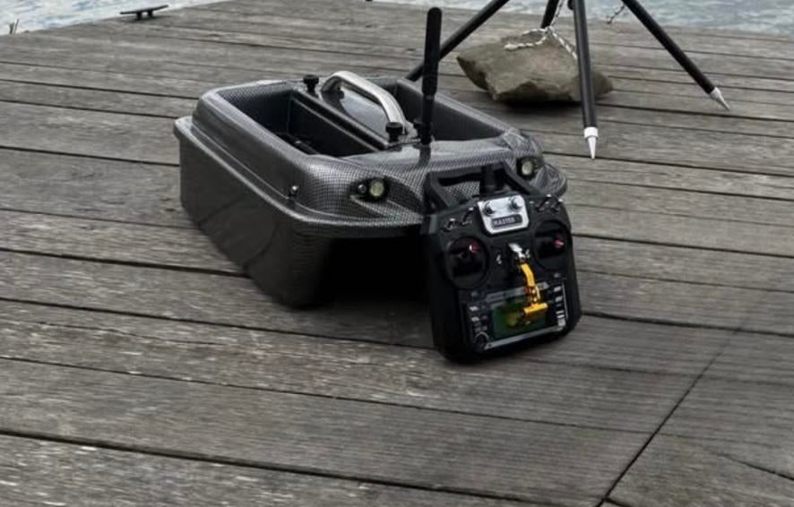 Carpmadness phantom Voerboot met Raymarine dieptemeter, Ophalen of Verzenden, Gebruikt, Overige typen