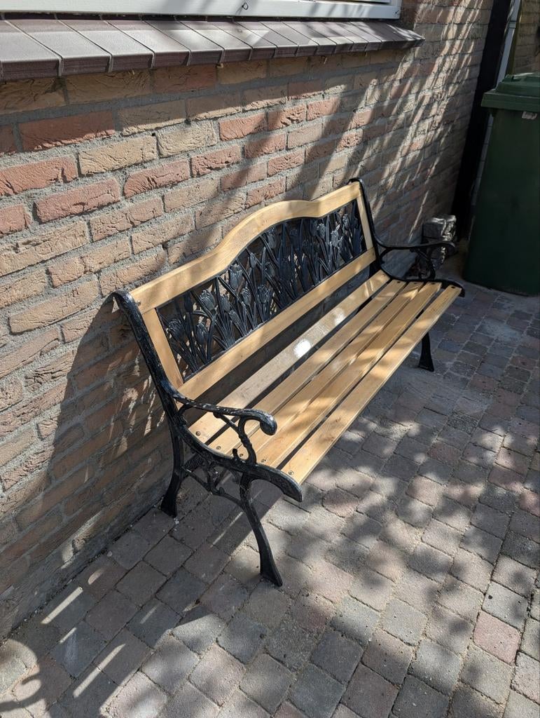 Gratis leuk tuinbankje kan nog prima een ronde mee, Ophalen, Gebruikt, Hout