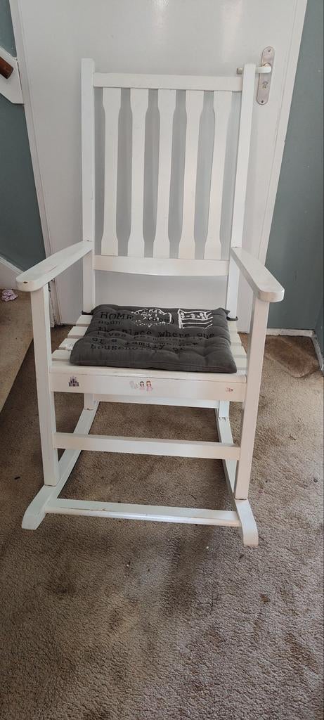 Witte schommelstoel met kussen, Huis en Inrichting, Stoelen, Ophalen of Verzenden