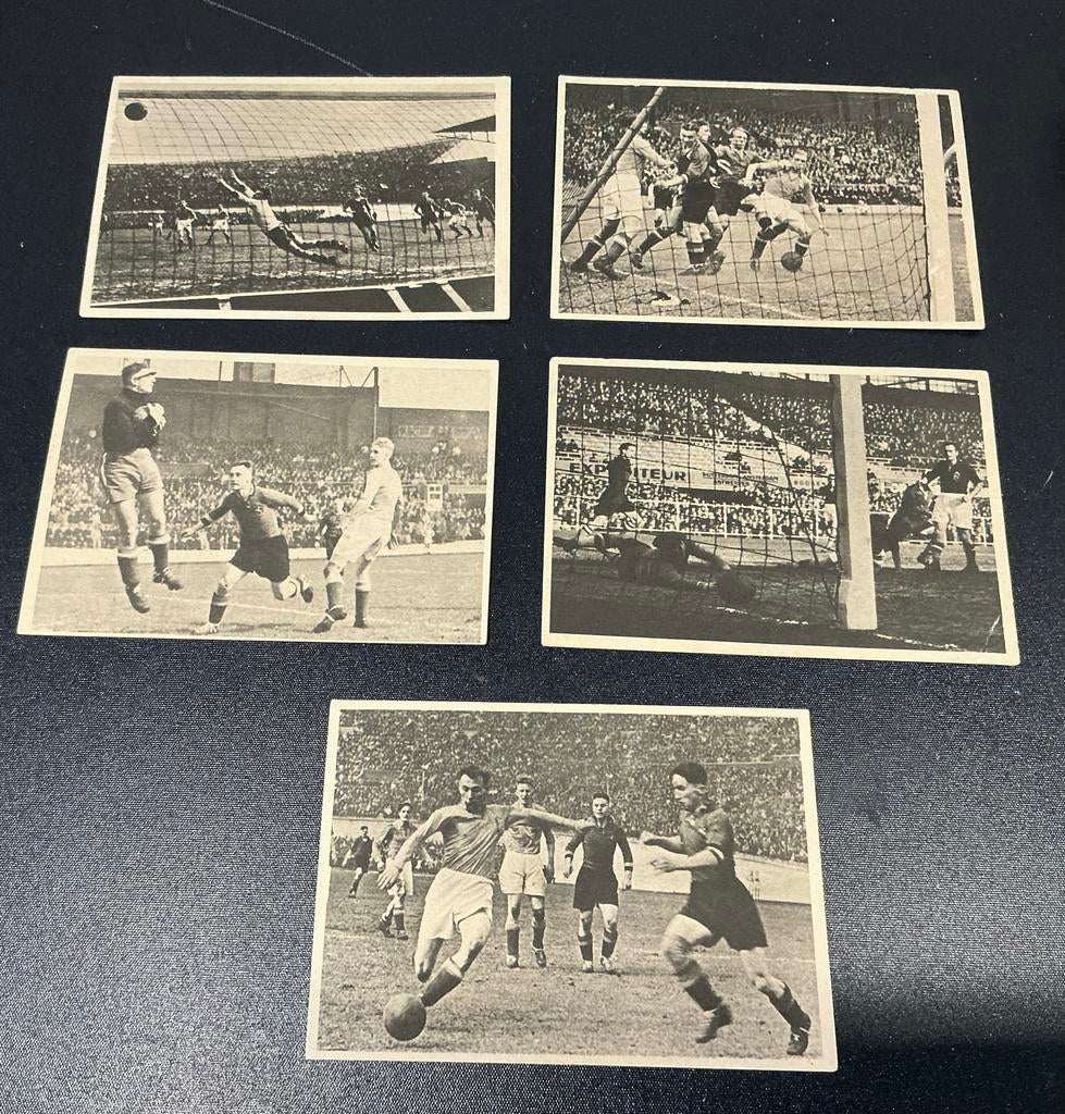Vintage Voetbal Plaatjes. Uit Album Nieuwe Voetbal glorie, Verzenden, Gebruikt, Overige sporten, Poster, Plaatje of Sticker