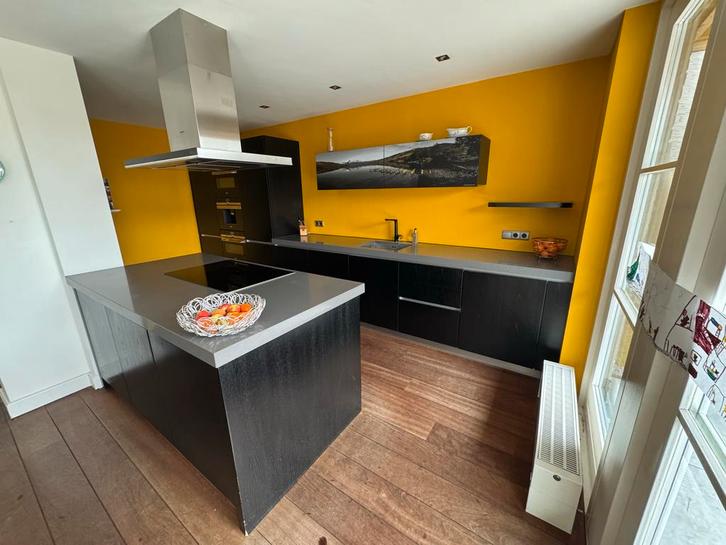 Complete keuken met inbouwapparatuur en kookeiland, Huis en Inrichting, Keuken | Complete keukens, Gebruikt, Overige typen, Zwart