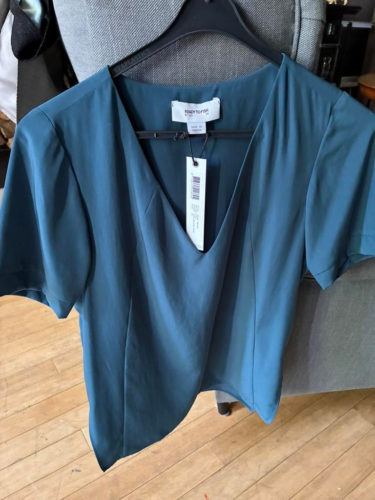 Glanzende V-hals top | Ready to Fish | Ilja Visser, Blauw, Nieuw, Ophalen of Verzenden, Maat 36 (S)