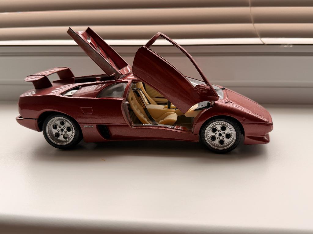 Bburago Lamborghini Diablo 1990 Bruin schaal 1:18, Hobby en Vrije tijd, Modelauto's | 1:18, Ophalen, Zo goed als nieuw, Auto, Bburago