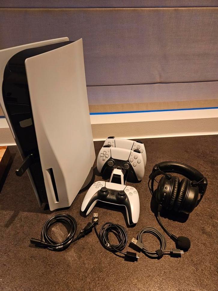 PlayStation 5 Digitale Editie 825GB met extra's, Spelcomputers en Games, Spelcomputers | Sony PlayStation 5, Zo goed als nieuw